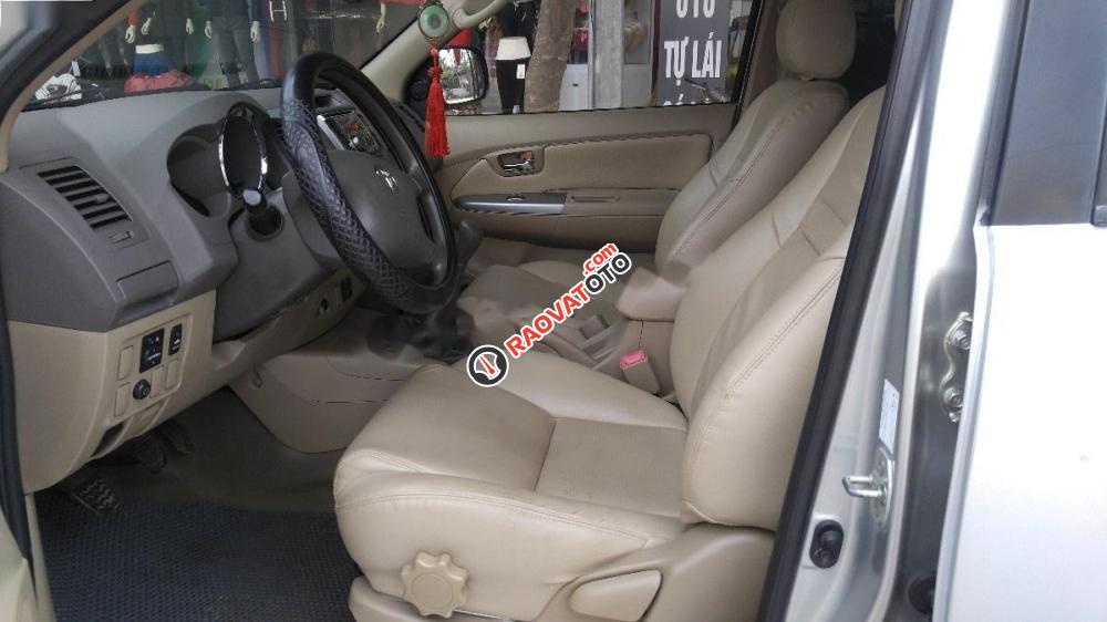 Cần bán gấp Toyota Fortuner 2.5G năm 2011, màu bạc, giá 650tr-4