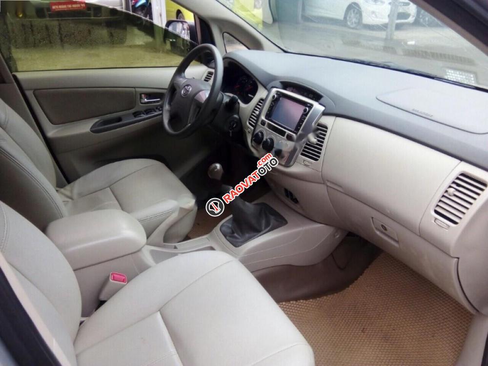 Bán Toyota Innova 2.0E đời 2015, màu bạc số sàn, giá chỉ 615 triệu-6