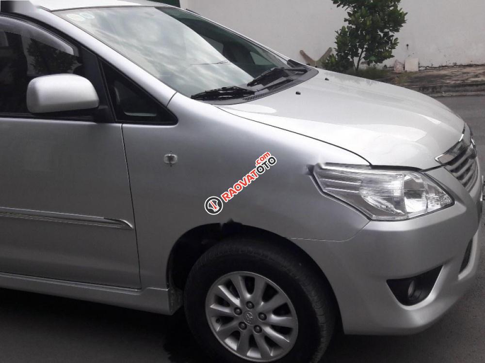 Cần bán lại xe Toyota Innova E đời 2013, màu bạc, giá chỉ 530 triệu-4