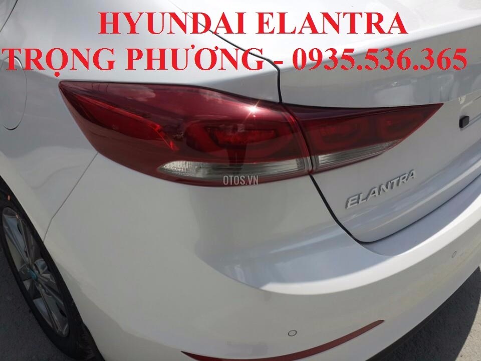 Bán Hyundai Elantra đời 2017, màu trắng, nhập khẩu-10