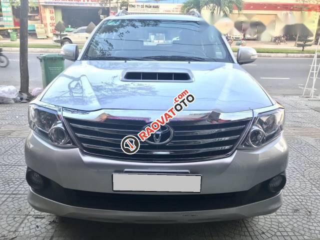 Bán xe Toyota Fortuner năm 2015, màu bạc số sàn, giá tốt-2