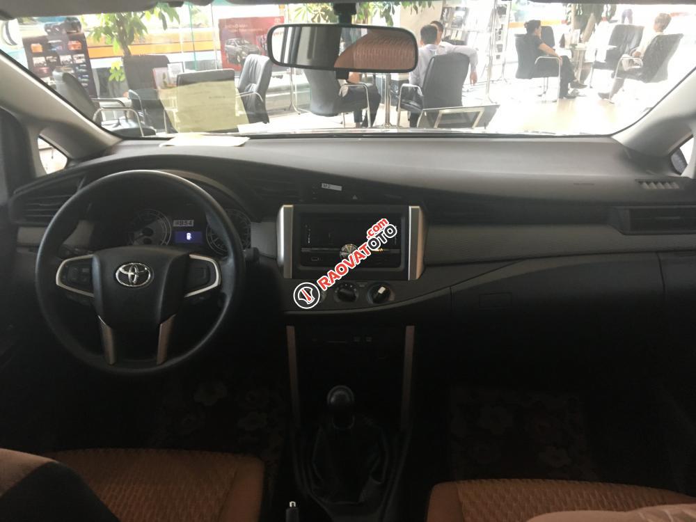 " Hot" Toyota Innova 2.0E MT 2018 giảm giá sâu 70 triệu + K/M 1 năm bảo hiểm thân vỏ + Hỗ trợ trả góp 85%-5