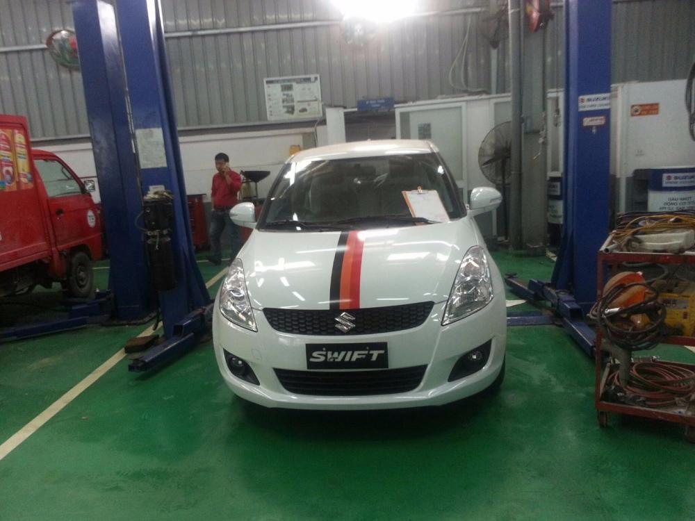 Bán xe Suzuki Swift 2017, màu trắng, xe nhập-2