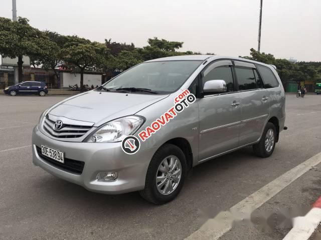 Bán Toyota Innova 2.0G đời 2010, màu bạc-4