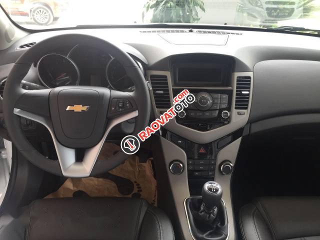 Cần bán xe Chevrolet Cruze đời 2017, màu trắng-0