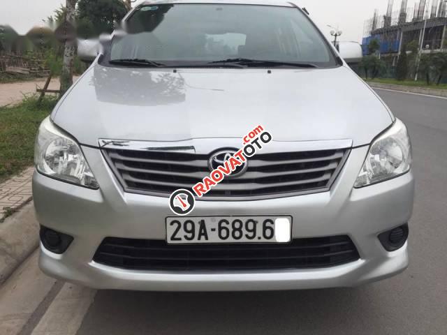 Bán Toyota Innova 2.0E 2012, màu bạc, xe gia đình-0