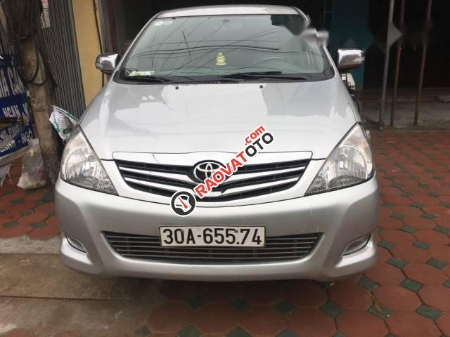 Bán xe Toyota Innova đời 2011, màu bạc-0