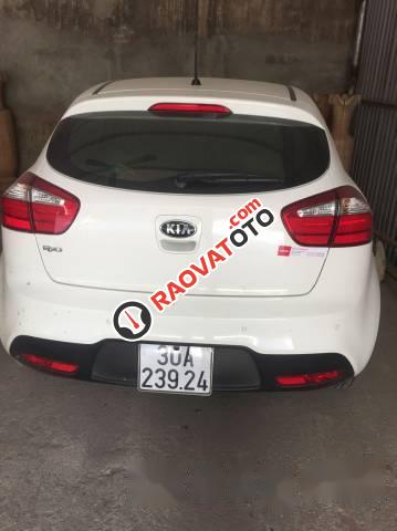 Cần bán gấp Kia Rio đời 2014, màu trắng chính chủ-3