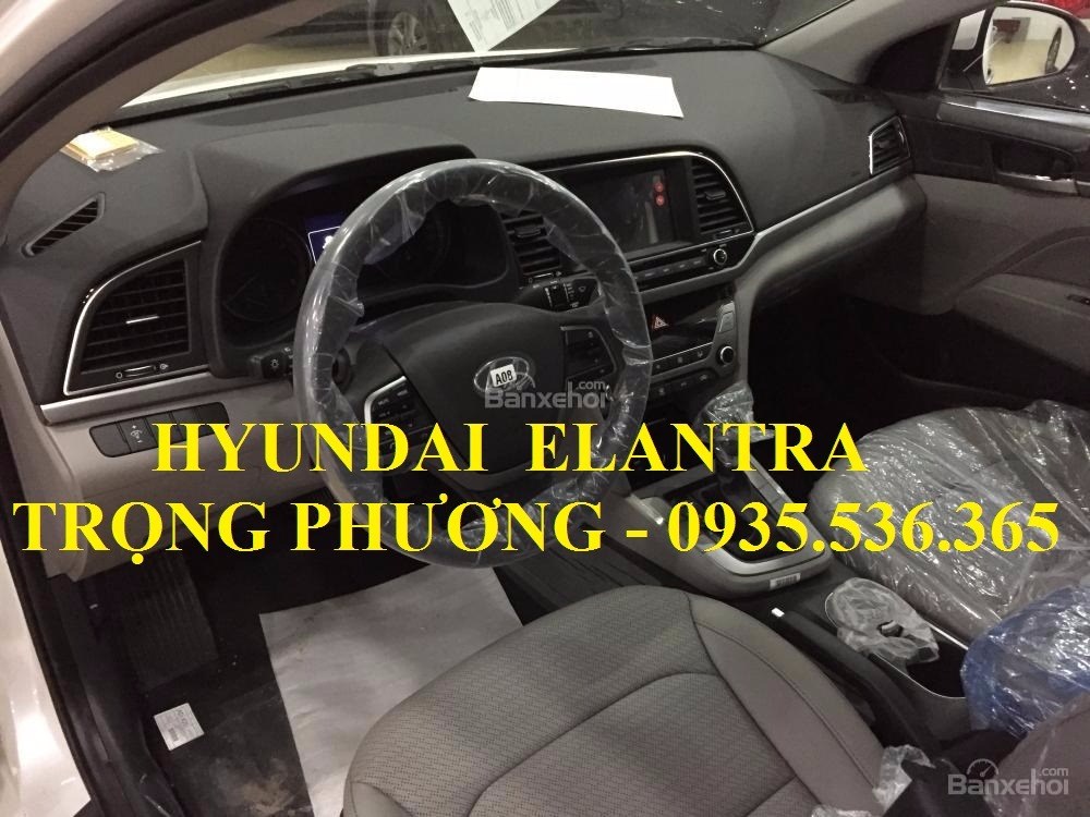 Cần bán Hyundai Elantra đời 2017, màu đen, nhập khẩu-15