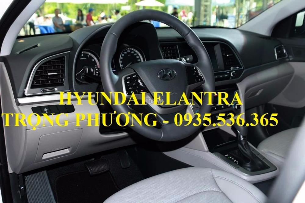 Bán Hyundai Elantra đời 2017, màu trắng, nhập khẩu-12