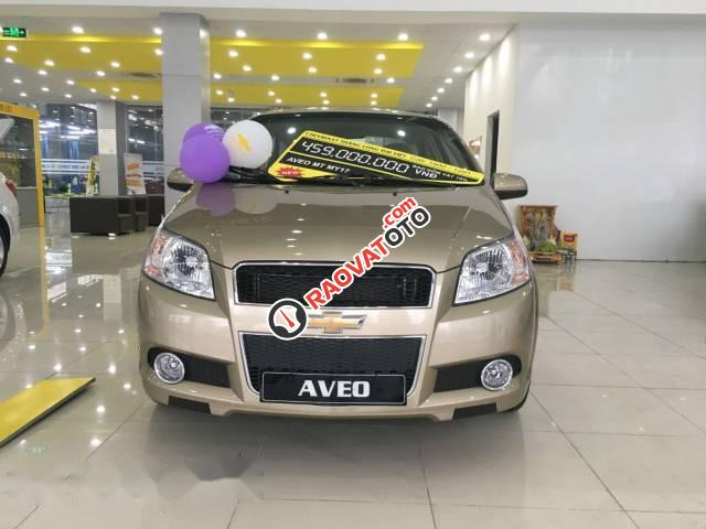 Bán Chevrolet Aveo đời 2017, màu vàng, giá tốt-0