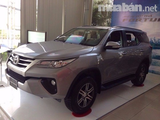 Bán xe Toyota Fortuner năm 2017, màu trắng, nhập khẩu-2