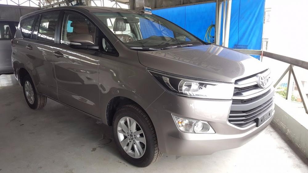 Bán Toyota Innova E đời 2017, màu bạc, nhập khẩu chính hãng-2