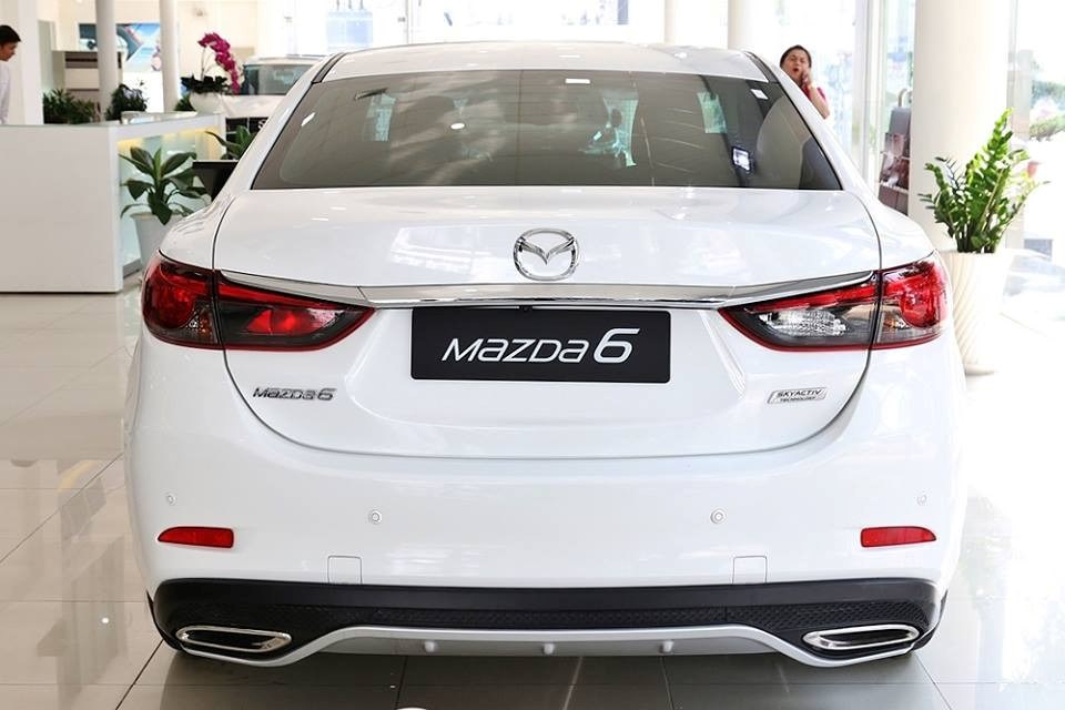 Cần bán xe Mazda 6 Facelift đời 2017, màu trắng, nhập khẩu-4