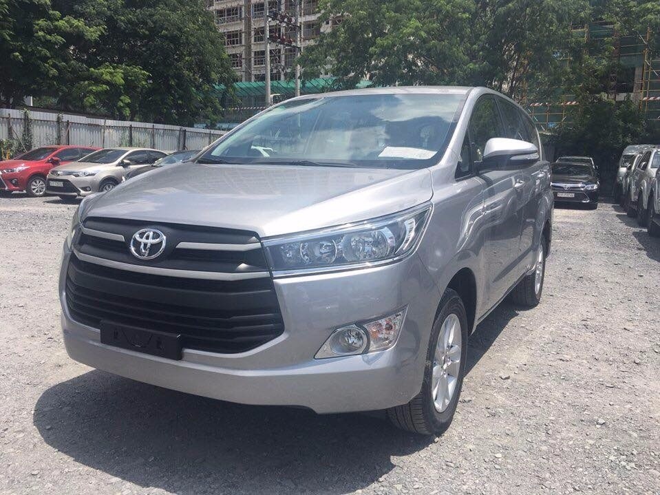 Bán Toyota Innova năm 2017, màu đen, nhập khẩu  -7