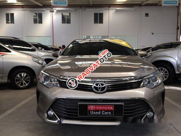 Cần bán Toyota Camry đời 2016, màu nâu vàng-6