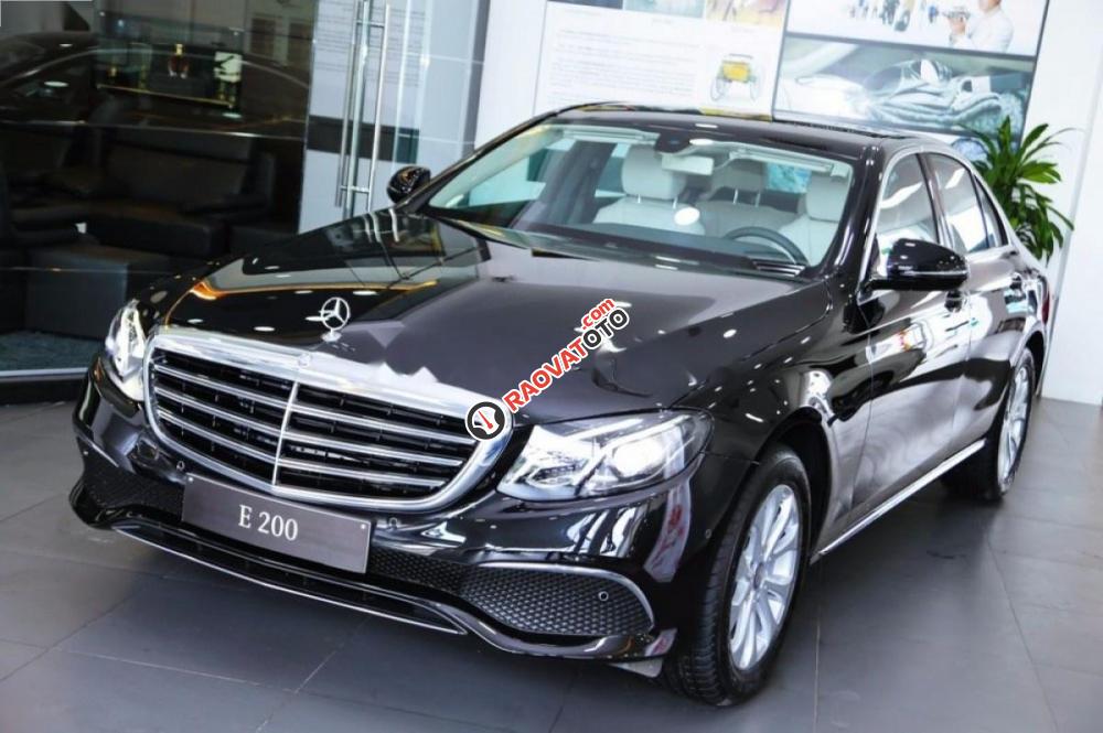 Bán xe Mercedes E200 đời 2017, màu đen-3