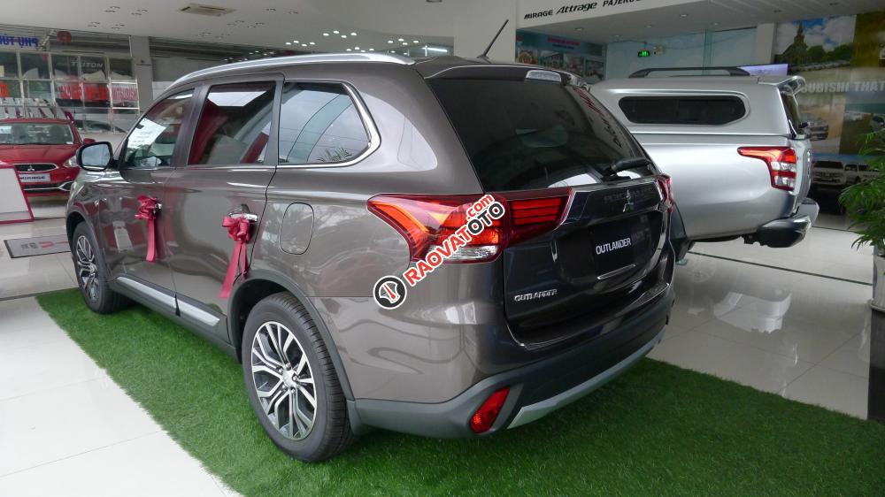 Bán ô tô Mitsubishi Outlander 2.0 CVT đời 2016, màu nâu, có bán trả góp liên hệ 0906.884.030-5