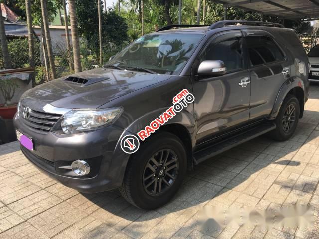 Cần bán xe Toyota Fortuner MT đời 2016 xe gia đình-0