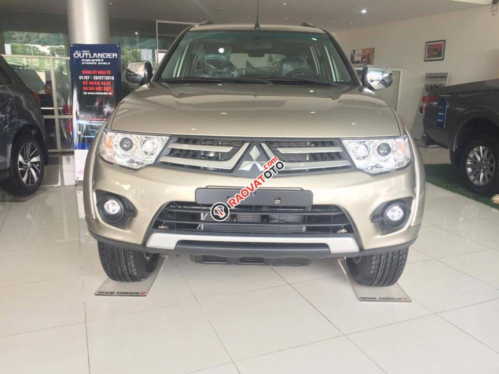 Mitsubishi Pajero Sport xe 7 chỗ màu vàng cát, rẻ nhất Đà Nẵng, hỗ trợ trả góp 90% - LH 0911477123-5