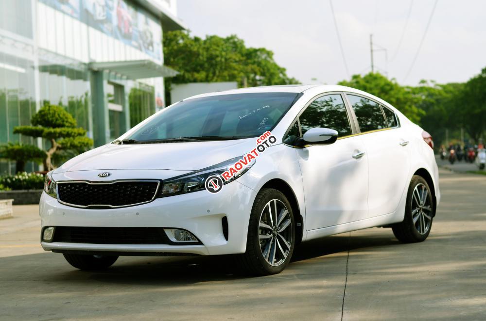 Cần bán Kia Cerato 1.6 MT sản xuất năm 2018, màu trắng-1