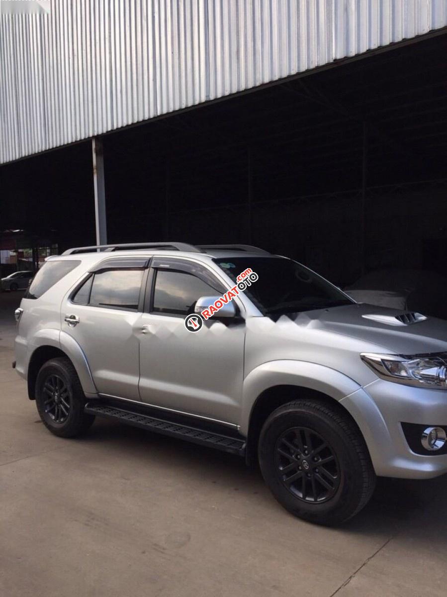 Bán Toyota Fortuner G 2.5MT 2015, màu bạc số sàn, giá tốt-1