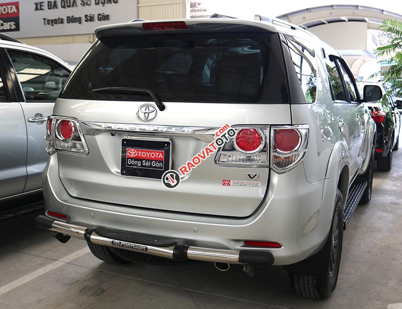 Bán Fortuner V số tự động 2013 màu bạc, màu xám xe đẹp, tặng BHVC, hỗ trả góp 70% lãi suất ưu đãi-1