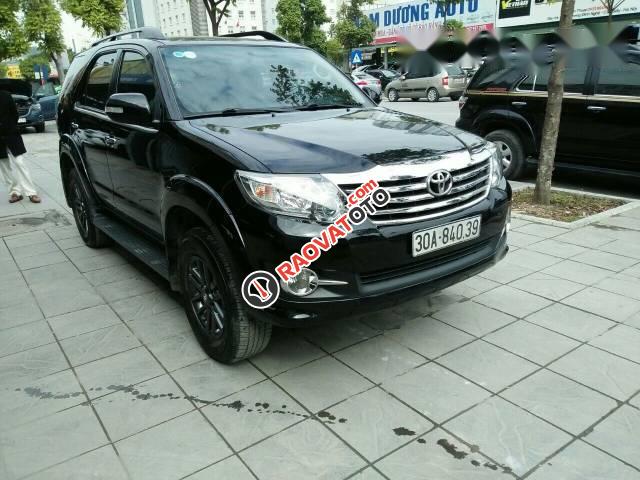 Cần bán gấp Toyota Fortuner V 4x2 đời 2015, màu đen-0