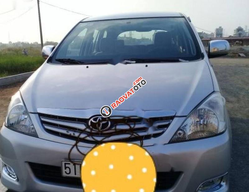 Cần bán Toyota Innova G đời 2010, màu bạc số sàn giá cạnh tranh-5