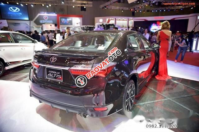 Bán Toyota Corolla Altis đời 2017, màu nâu, 650 triệu-3