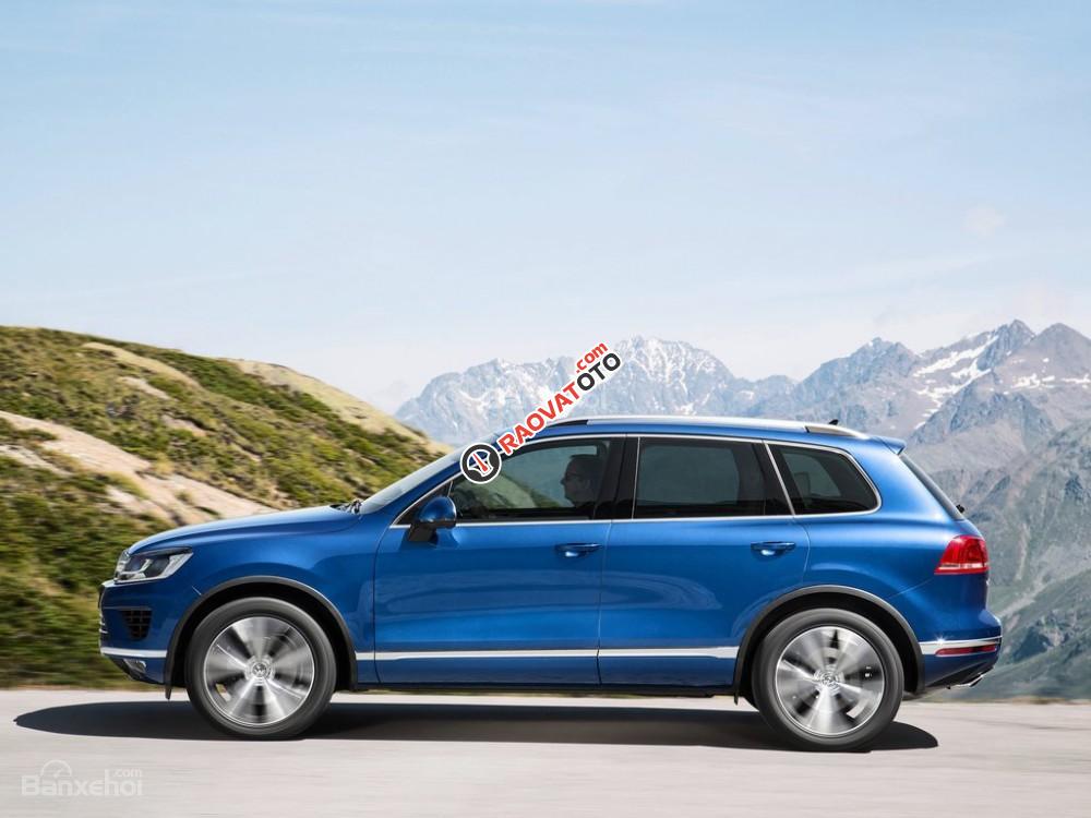 Touareg GP Volkswagen màu xanh dương - Nổi bật trên phố - Nhập khẩu chính hãng LH Long 0933689294-3