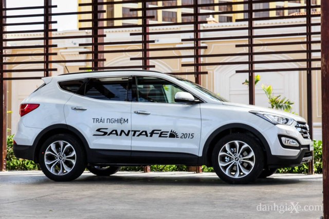 Bán ô tô Hyundai Santa Fe năm 2017, màu trắng, nhập khẩu  -1