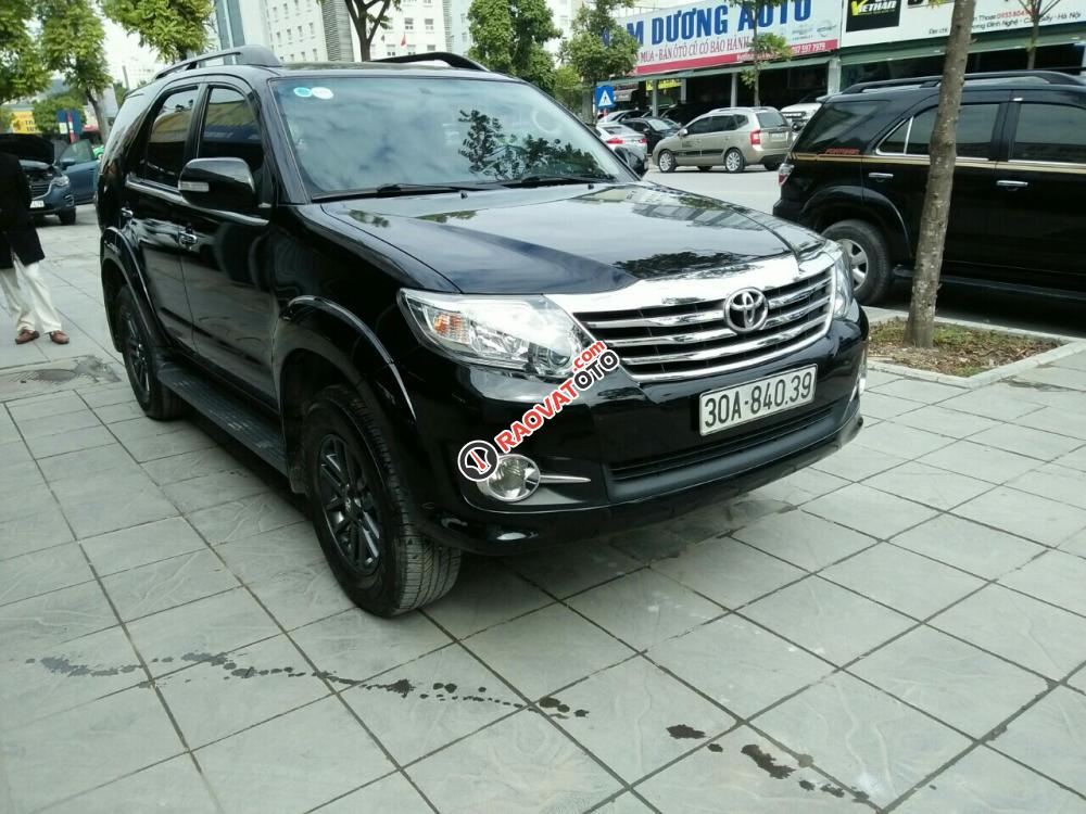 Xe Toyota Fortuner V sản xuất 2015, màu đen-0