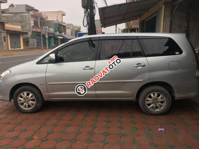 Bán xe Toyota Innova đời 2011, màu bạc-2