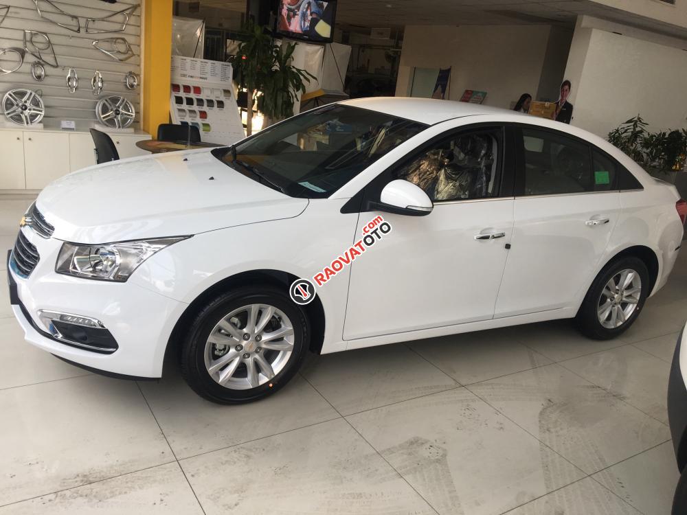 Bán xe Chevrolet Cruze LT 2017, màu trắng, ưu đãi giá tốt, LH: 0901027102 Huyền Chevrolet-1