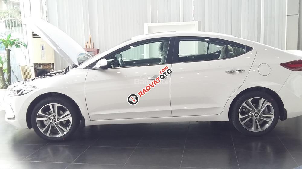 Bán xe Hyundai Elantra đời 2018, đủ màu, giá tốt-1