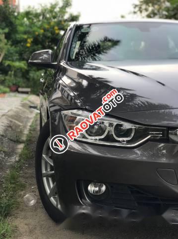 Bán xe BMW 3 Series 320i đời 2012, màu xám chính chủ, 840tr-0