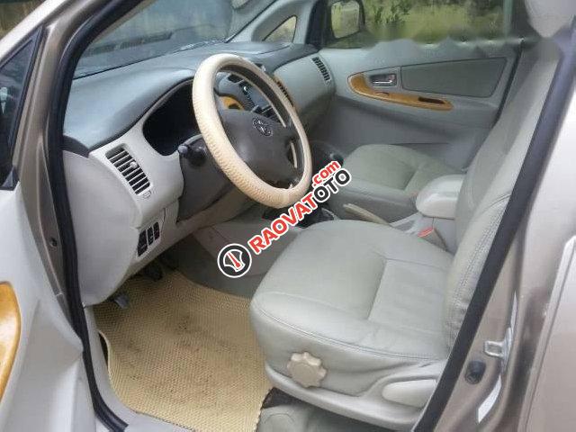 Cần bán gấp Toyota Innova G đời 2010, chính chủ-0