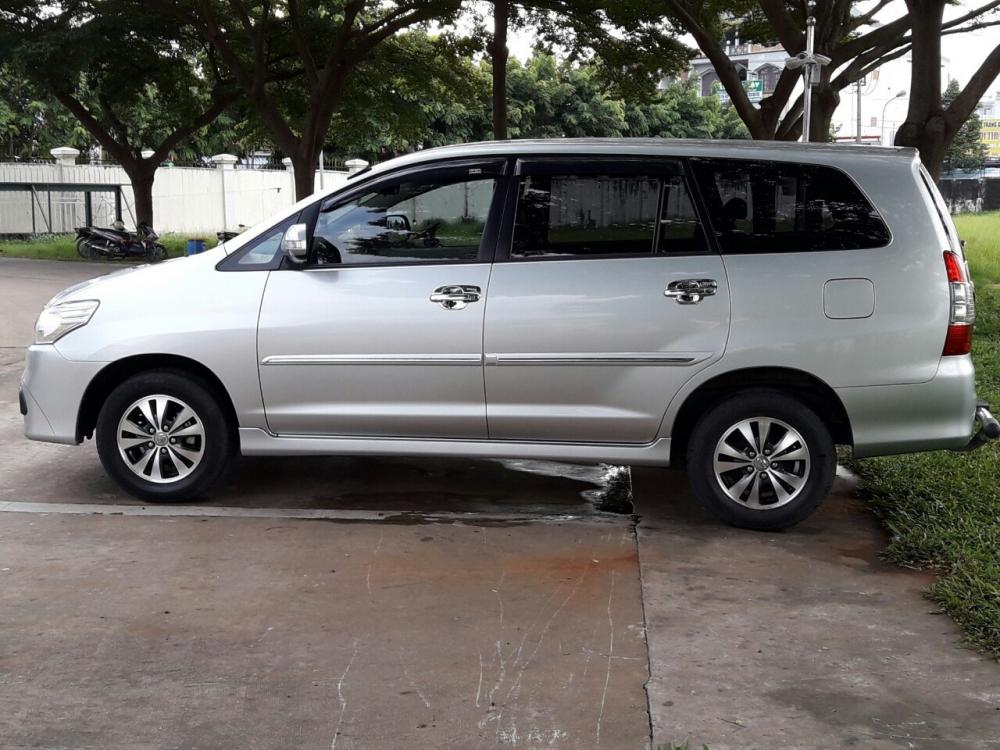 Bán Toyota Innova đời 2015, màu bạc, nhập khẩu-3