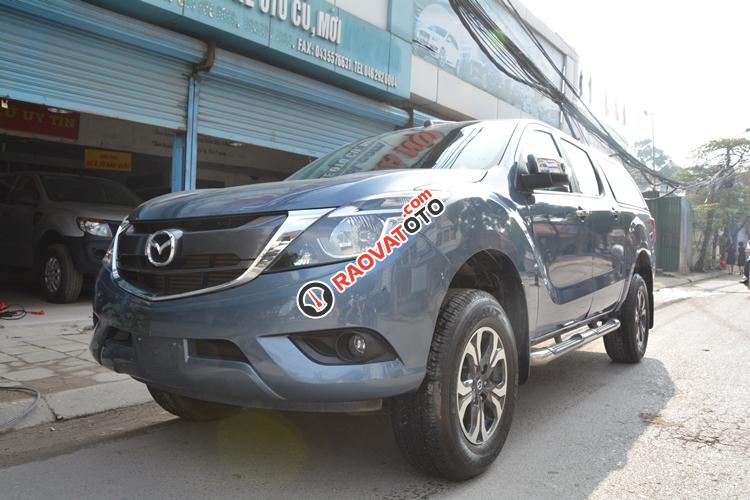 Bán Mazda BT 50 2.2AT đời 2017, màu xanh lam, nhập khẩu nguyên chiếc mới 99%-2