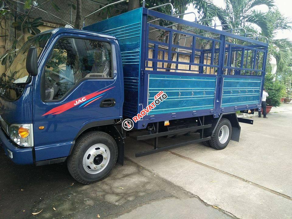 Công ty bán xe tải Jac HFC1030K4, tải trọng 2 tấn 4 vào được thành phố, giá rẻ-0