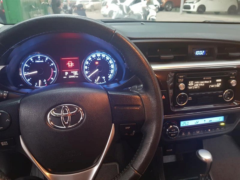 Cần bán lại xe Toyota Corolla altis 1.8 đời 2015, màu đen, xe nhập-13