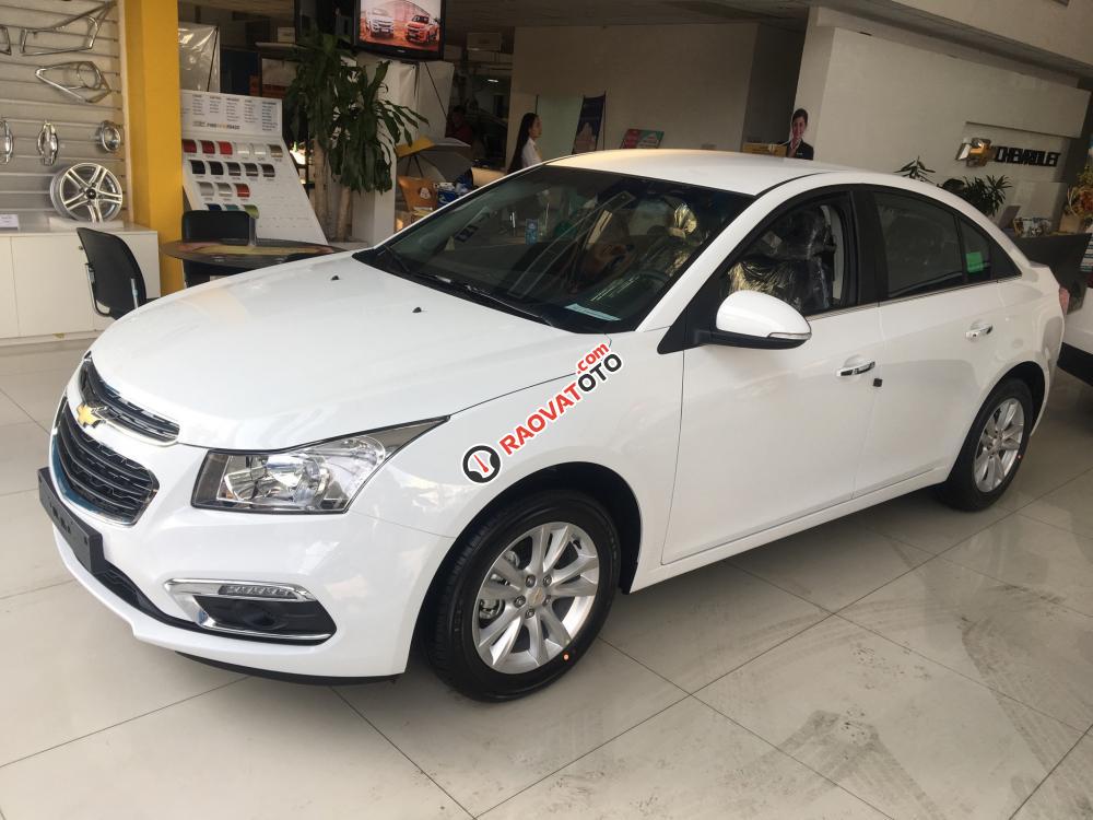 Bán xe Chevrolet Cruze LT 2017, màu trắng, ưu đãi giá tốt, LH: 0901027102 Huyền Chevrolet-0