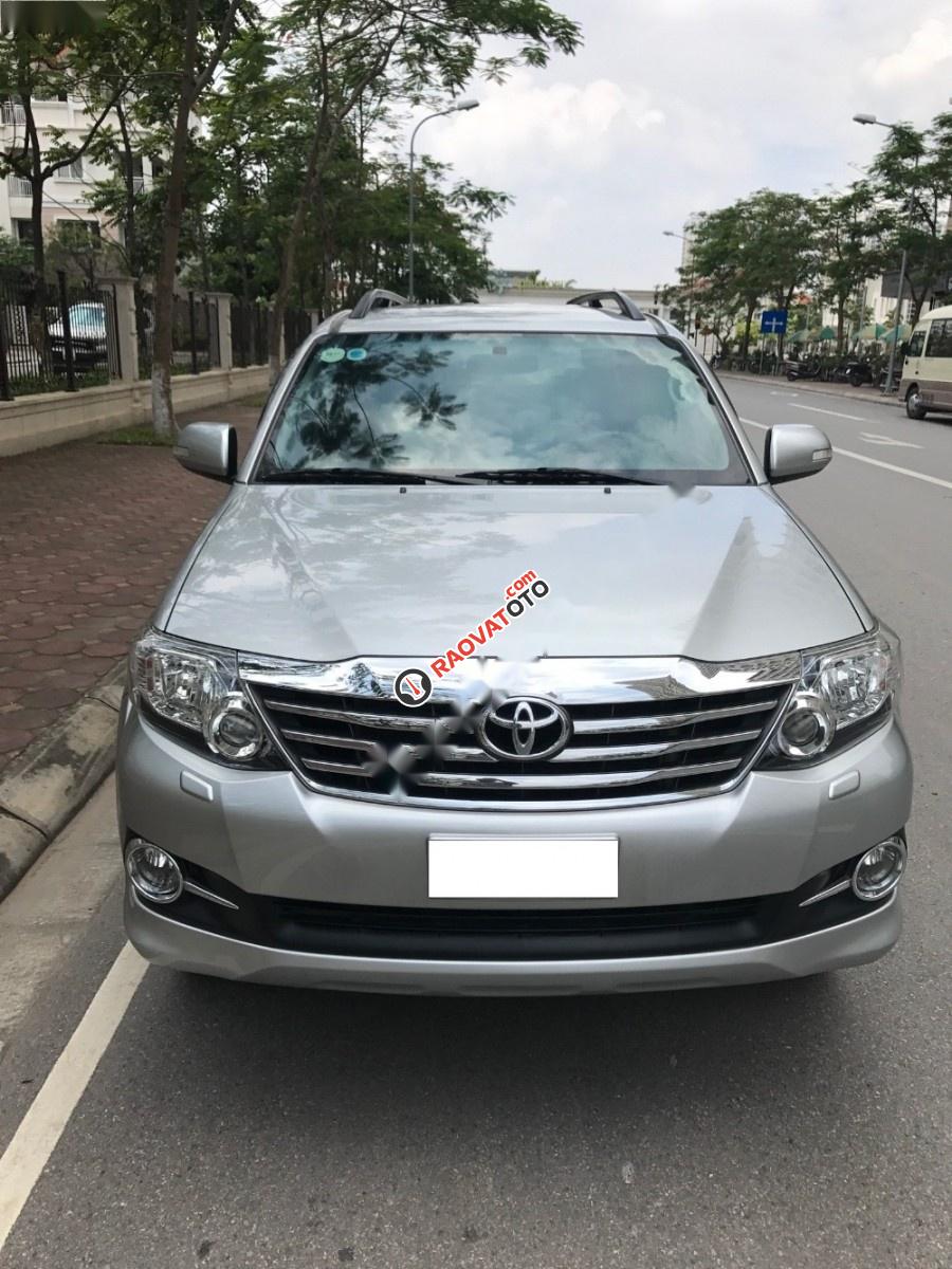 Bán Toyota Fortuner 2.7V 4x4 AT đời 2015, màu bạc chính chủ-0