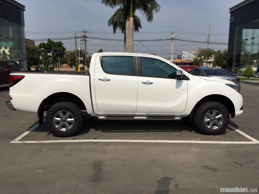 Bán ô tô Mazda BT 50 2017, màu trắng, xe nhập-0