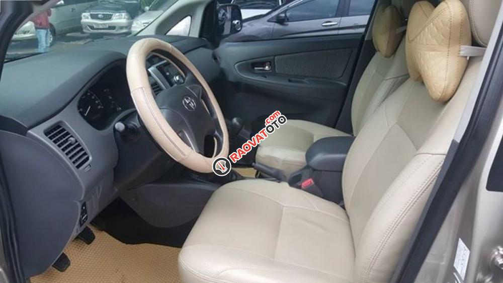 Cần bán xe Toyota Innova 2.0E đời 2013, giá tốt-3