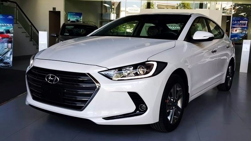 Cần bán xe Hyundai Elantra 2017, màu đỏ, nhập khẩu-10