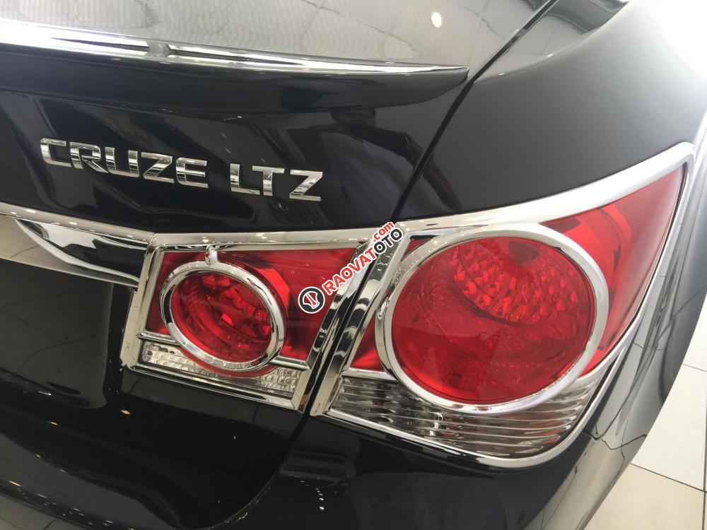 Bán Chevrolet Cruze LTZ 1.8AT đời 2015, màu đen số tự động-11