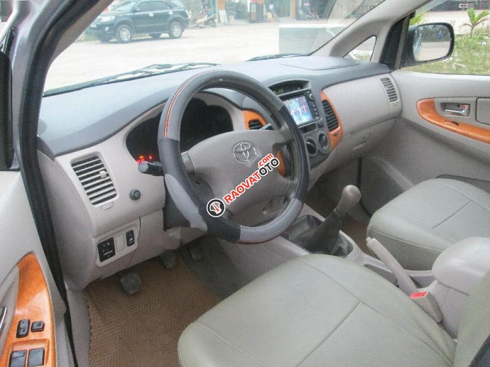 Bán xe Toyota Innova G 2010, màu bạc chính chủ-8