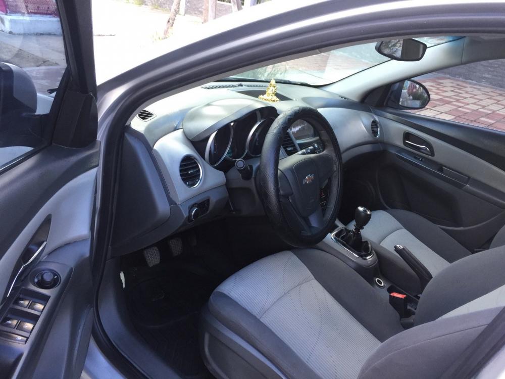 Chính chủ bán xe Chevrolet Cruze đời 2010, màu bạc, nhập khẩu-3